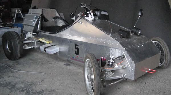 いくつになっても工作少年 シルバーファイター 1号車